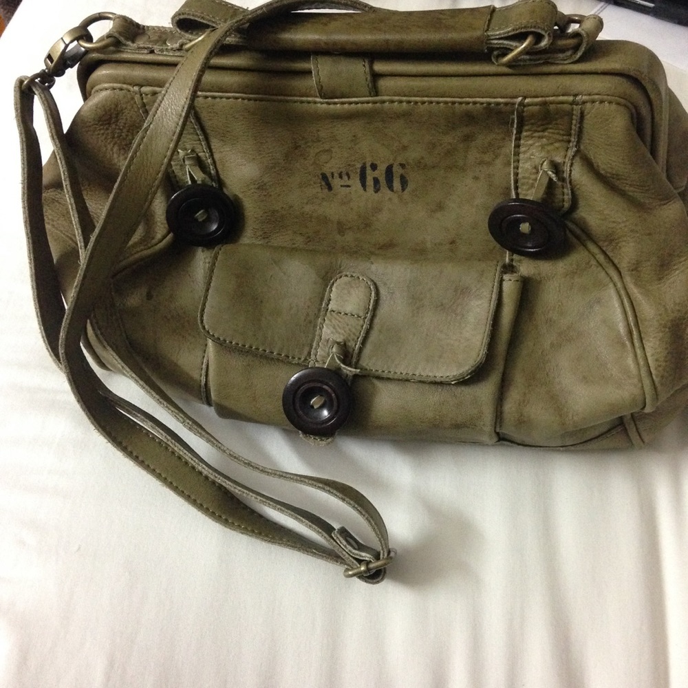 Lucky penny cross body leather bag size medium